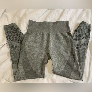 PINK Seamless Contour Leggings (size m)